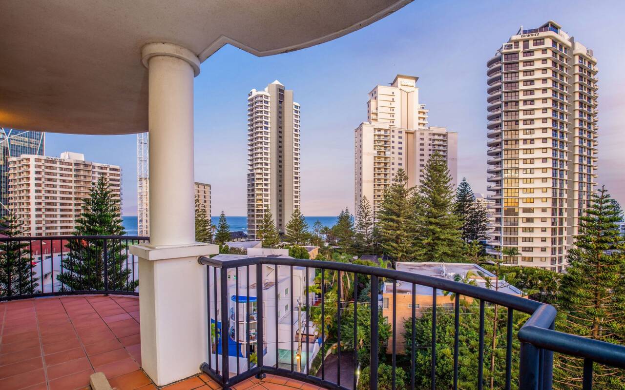 702/9 - 21 Beach Parade, Surfers Paradise, QLD 4217 AU