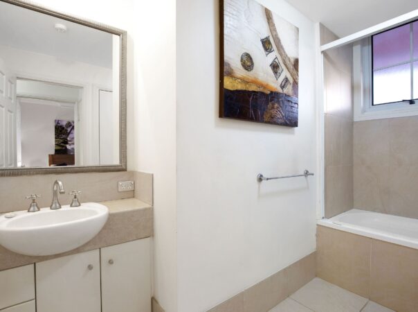 702/9 - 21 Beach Parade, Surfers Paradise, QLD 4217 AU