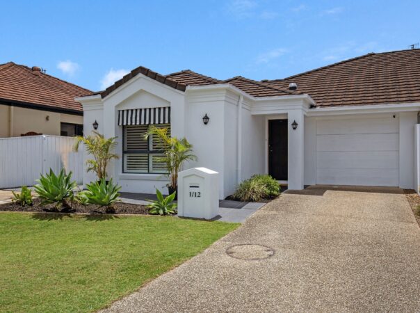 1/12 Rhiannon Drive, Ashmore, Qld 4214 AU