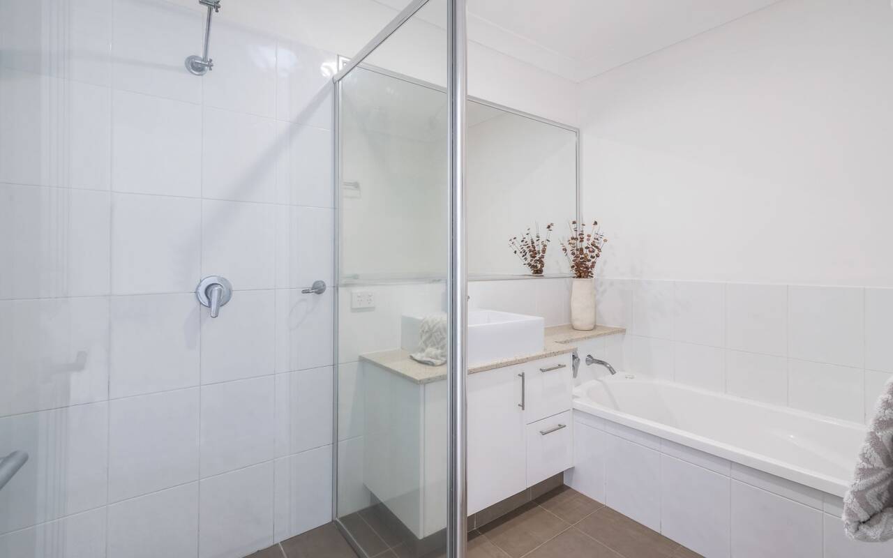 5/127 Pohlman, Southport, QLD 4215 AU