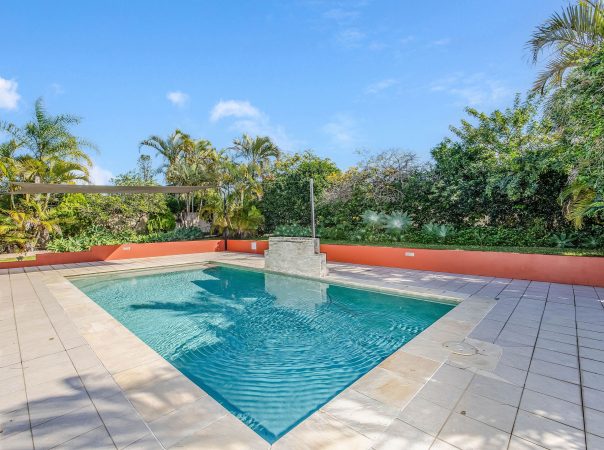 23 Collins Crescent, Benowa, QLD 4217 AUSTRALIA