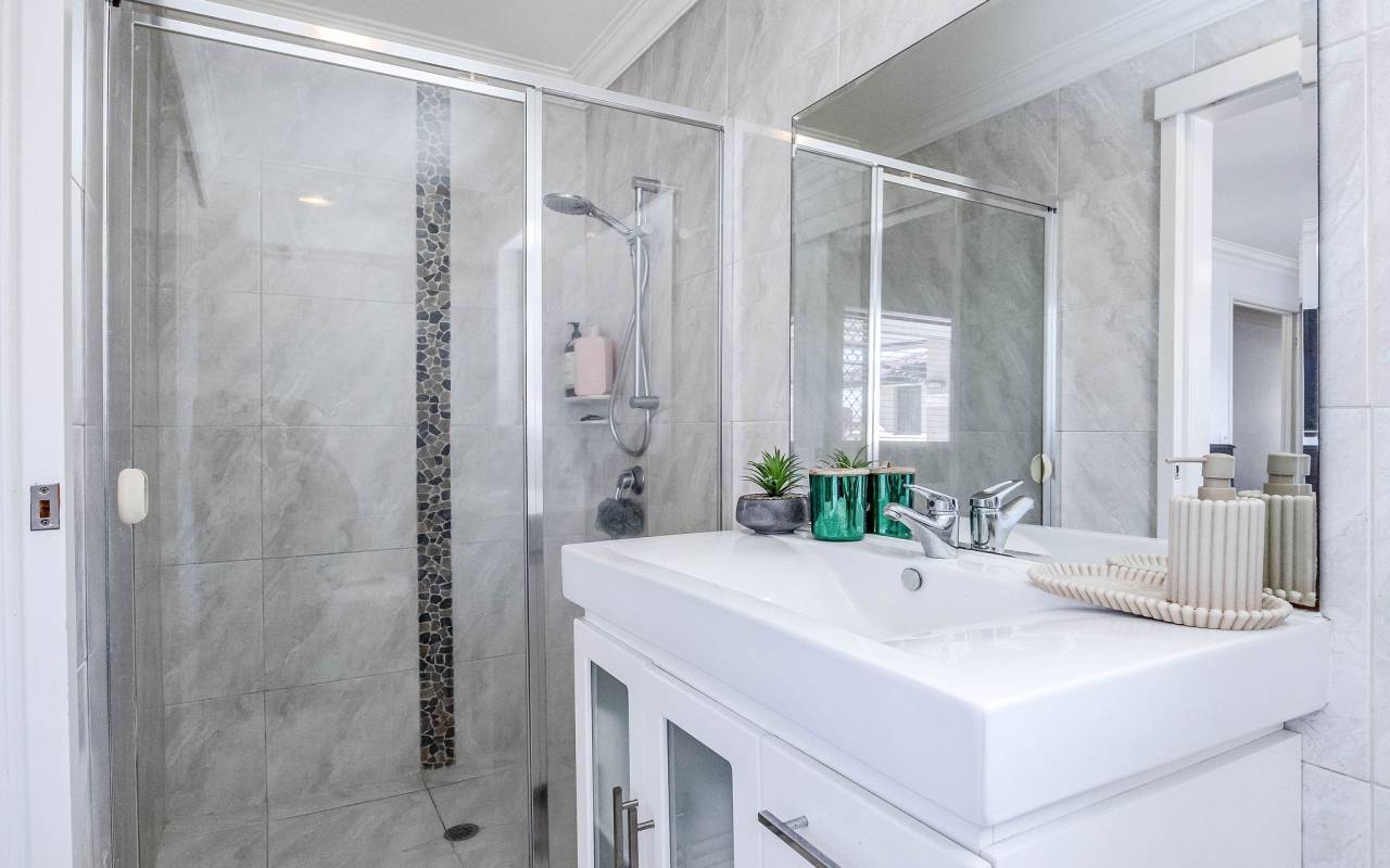 23 Collins Crescent, Benowa, QLD 4217 AUSTRALIA