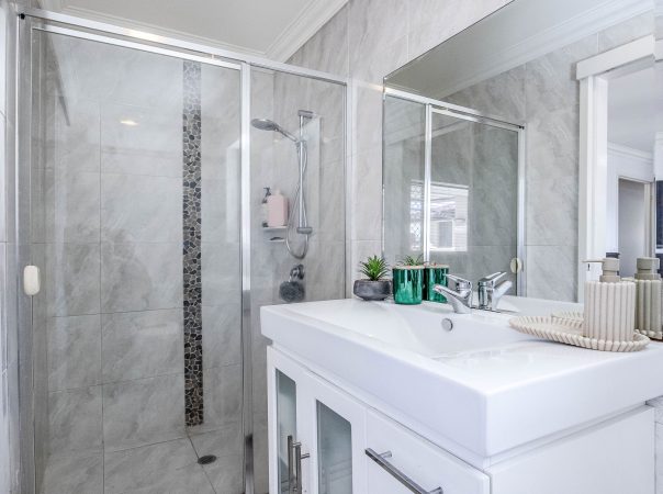 23 Collins Crescent, Benowa, QLD 4217 AUSTRALIA