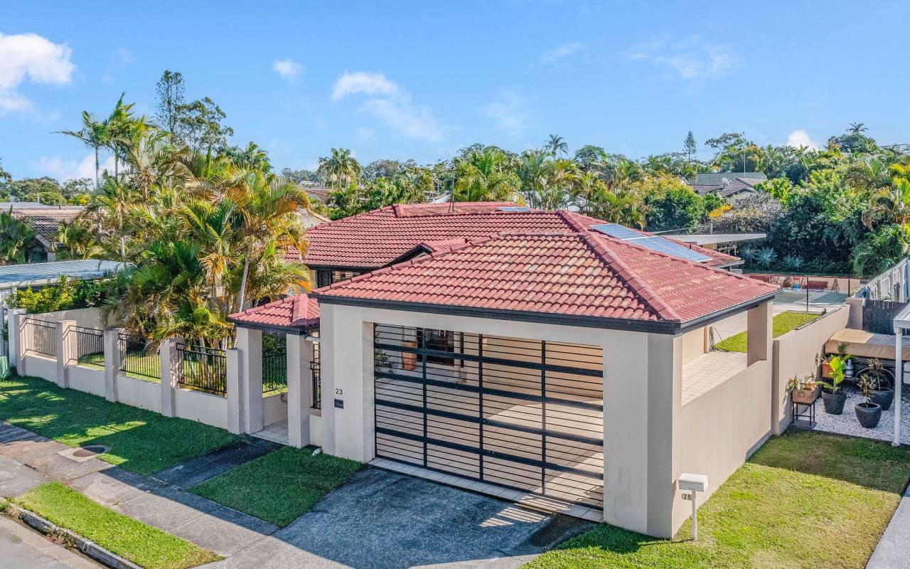 23 Collins Crescent, Benowa, QLD 4217 AUSTRALIA