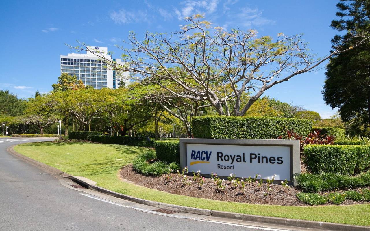 23 Collins Crescent, Benowa, QLD 4217 AUSTRALIA