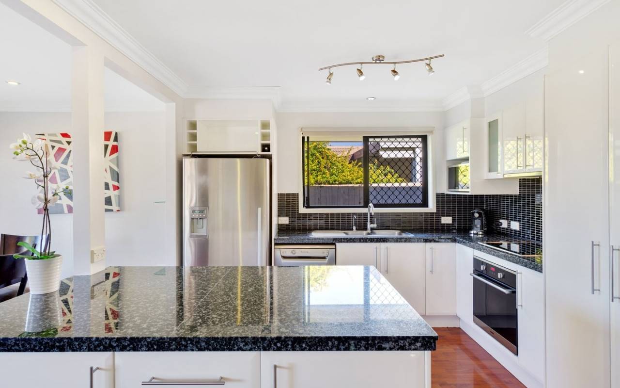 23 Collins Crescent, Benowa, QLD 4217 AUSTRALIA