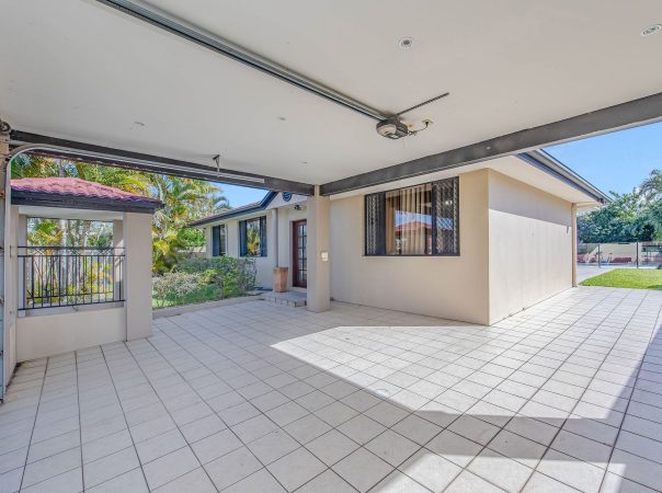 23 Collins Crescent, Benowa, QLD 4217 AUSTRALIA