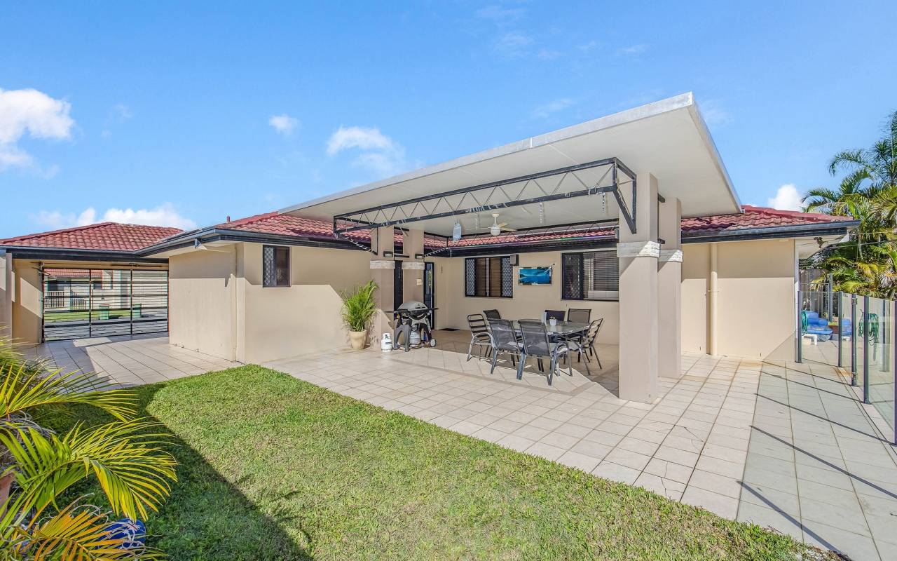 23 Collins Crescent, Benowa, QLD 4217 AUSTRALIA