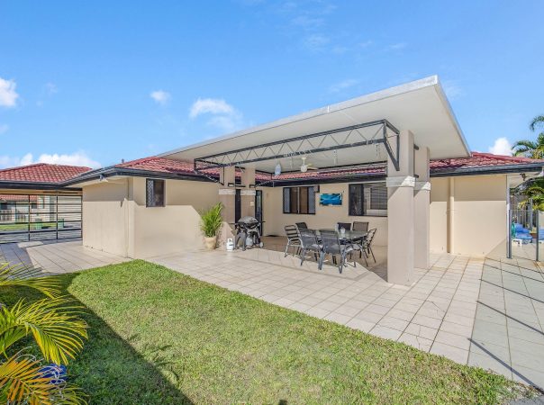 23 Collins Crescent, Benowa, QLD 4217 AUSTRALIA