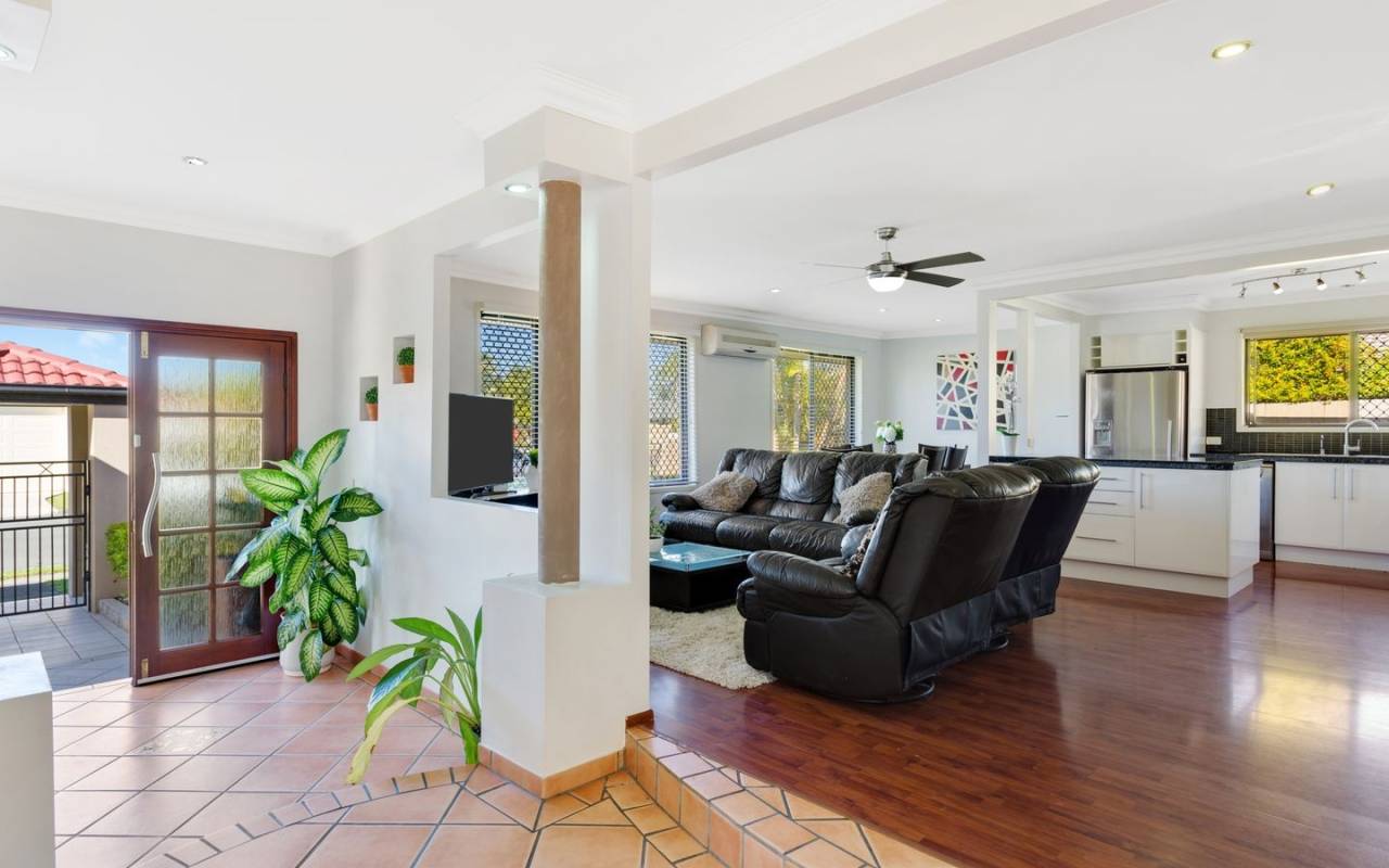 23 Collins Crescent, Benowa, QLD 4217 AUSTRALIA
