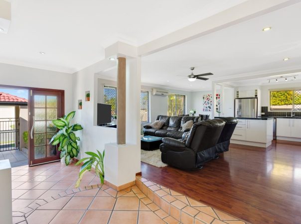 23 Collins Crescent, Benowa, QLD 4217 AUSTRALIA