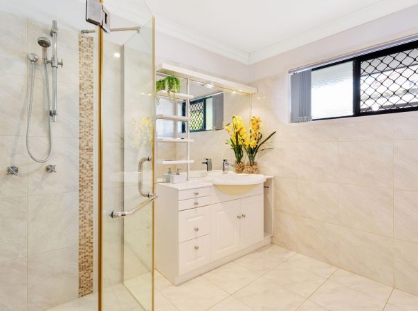 23 Collins Crescent, Benowa, QLD 4217 AUSTRALIA
