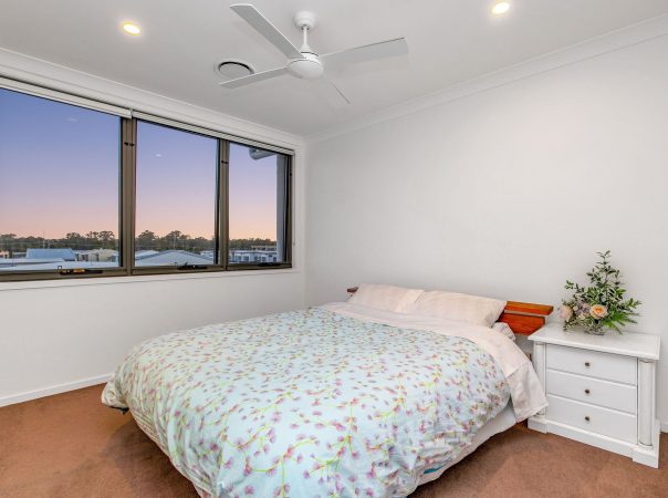 19/1 Lyra Avenue, Hope Island, Qld 4212 AU