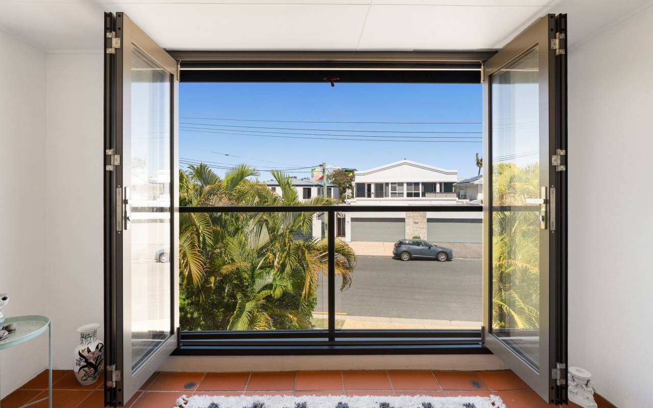 1/2 Anembo Street, Chevron Island, QLD 4217 AUSTRALIA
