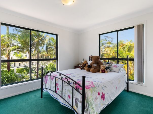 1/2 Anembo Street, Chevron Island, QLD 4217 AUSTRALIA