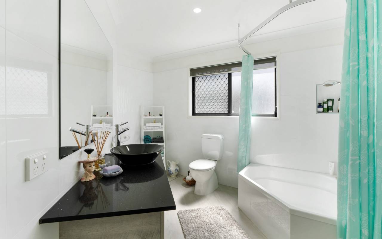 1/2 Anembo Street, Chevron Island, QLD 4217 AUSTRALIA