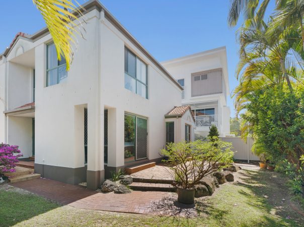 1/2 Anembo Street, Chevron Island, QLD 4217 AUSTRALIA