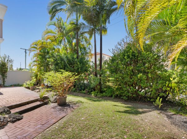 1/2 Anembo Street, Chevron Island, QLD 4217 AUSTRALIA