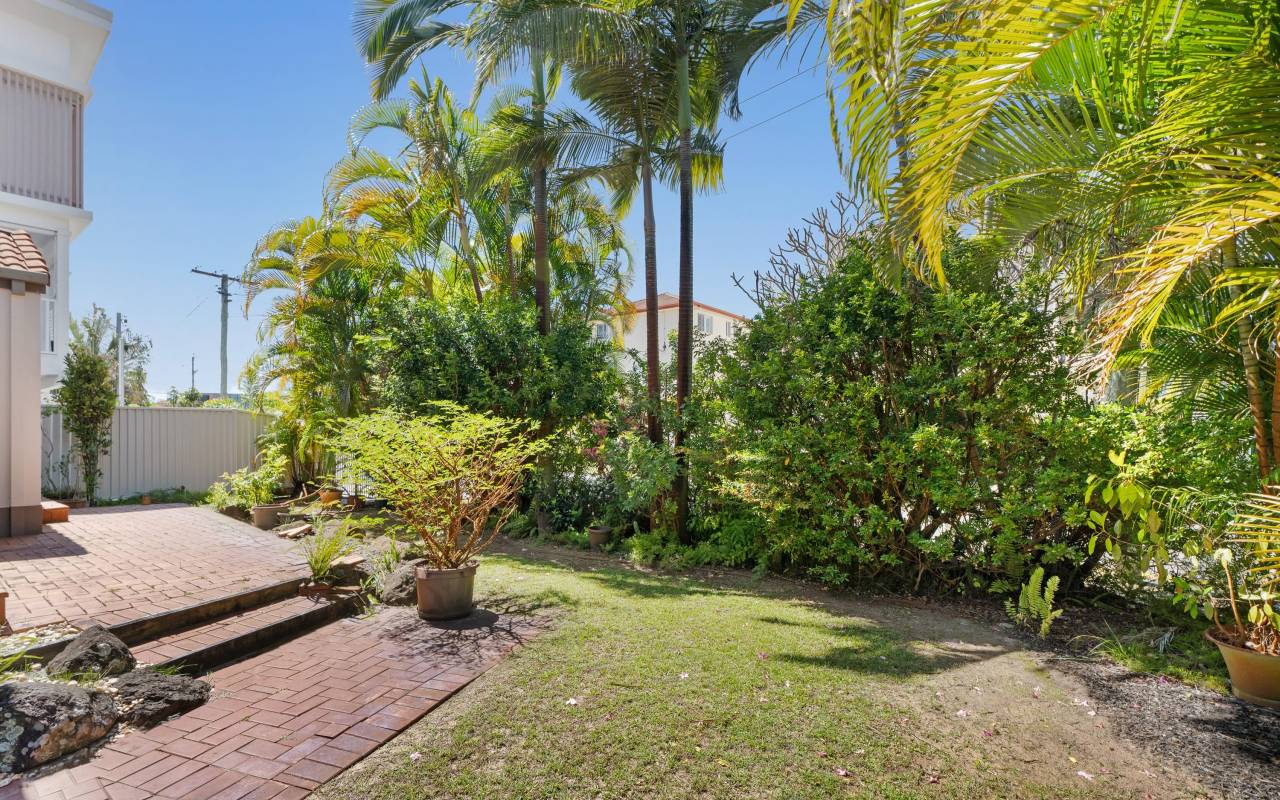 1/2 Anembo Street, Chevron Island, QLD 4217 AUSTRALIA