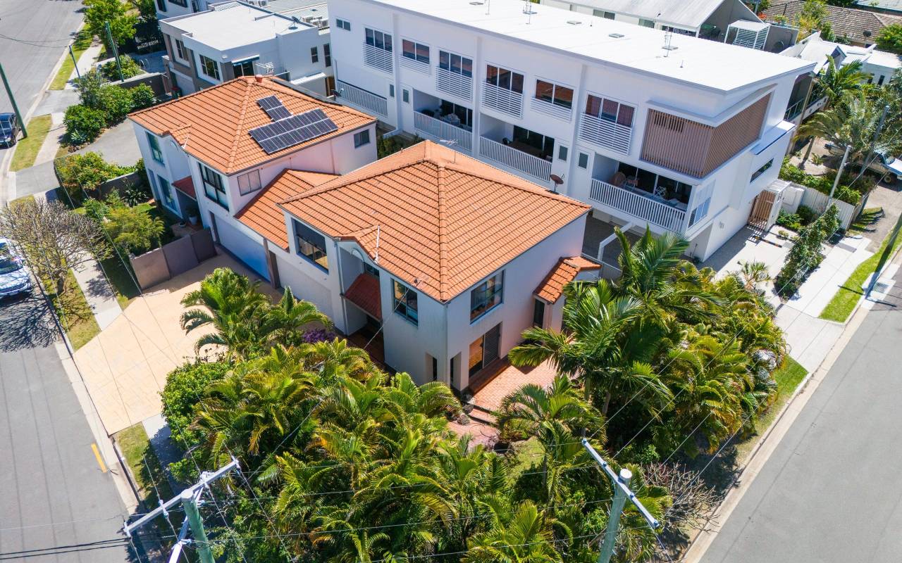 1/2 Anembo Street, Chevron Island, QLD 4217 AUSTRALIA