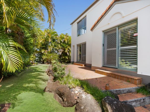 1/2 Anembo Street, Chevron Island, QLD 4217 AUSTRALIA