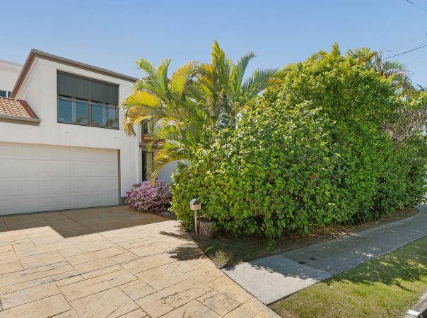 1/2 Anembo Street, Chevron Island, QLD 4217 AUSTRALIA