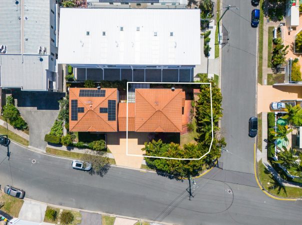 1/2 Anembo Street, Chevron Island, QLD 4217 AUSTRALIA