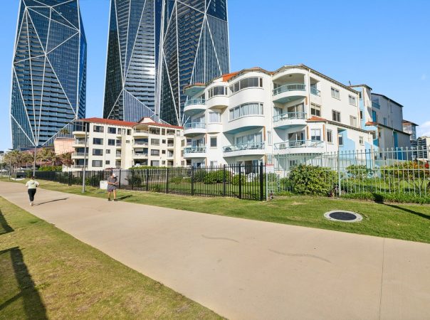 10/26 Old Burleigh Road, Surfers Paradise, QLD 4217 AU