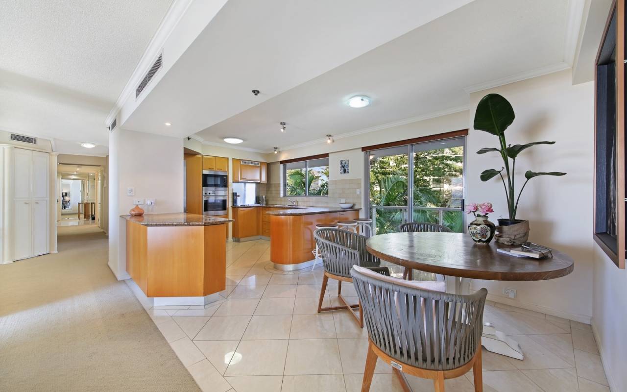 4 A/74 Old Burleigh Road, Surfers Paradise, QLD 4217 AU