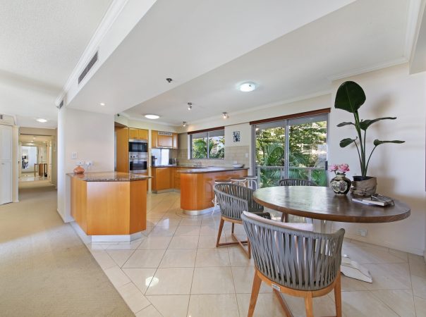 4 A/74 Old Burleigh Road, Surfers Paradise, QLD 4217 AU