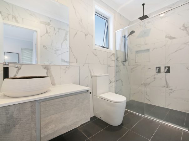 35 Ridgeway Ave, Southport, QLD 4215 AU