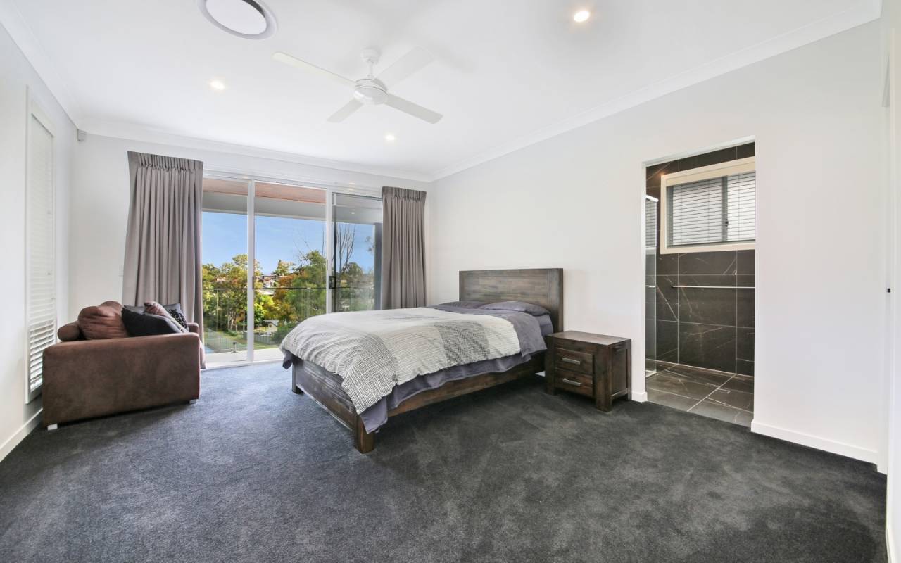 35 Ridgeway Ave, Southport, QLD 4215 AU