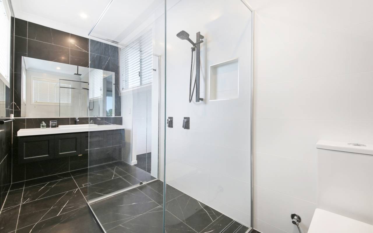 35 Ridgeway Ave, Southport, QLD 4215 AU