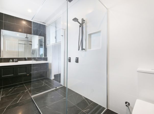 35 Ridgeway Ave, Southport, QLD 4215 AU