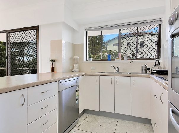 4/33 Montana Ave, Mermaid Beach, QLD 4218 AU