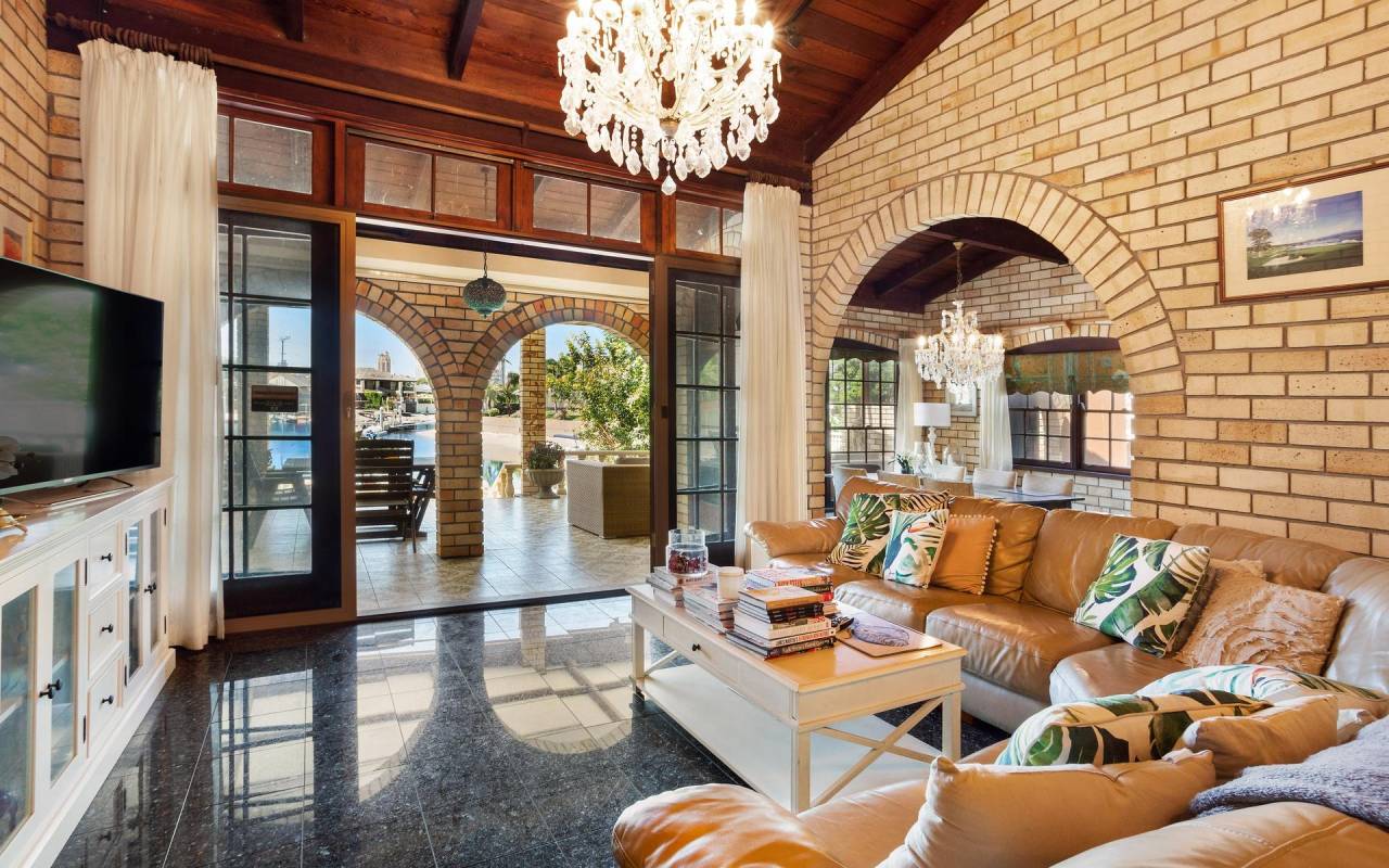 10 Fiesta Avenue, Isle Of Capri, Qld 4217 AU