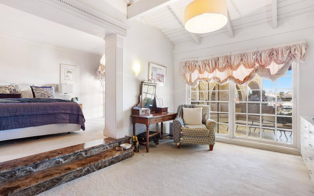 10 Fiesta Avenue, Isle Of Capri, Qld 4217 AU