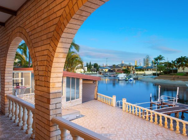 10 Fiesta Avenue, Isle Of Capri, Qld 4217 AU