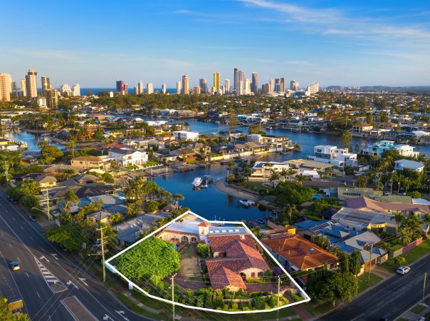 10 Fiesta Avenue, Isle Of Capri, Qld 4217 AU