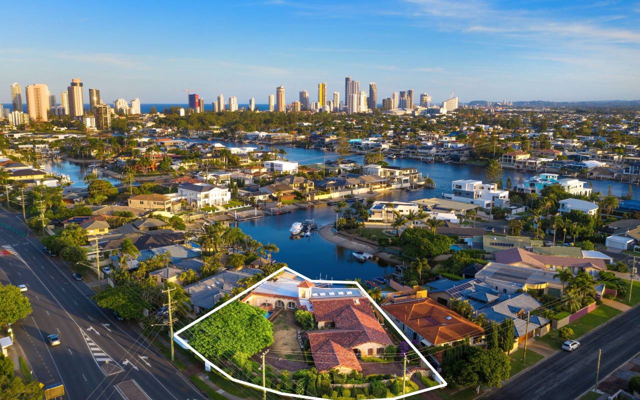 10 Fiesta Avenue, Isle Of Capri, Qld 4217 AU