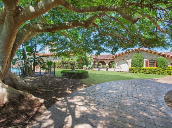 10 Fiesta Avenue, Isle Of Capri, Qld 4217 AU