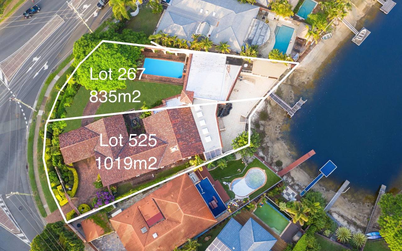 10 Fiesta Avenue, Isle Of Capri, Qld 4217 AU