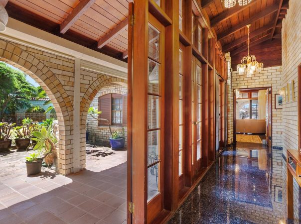 10 Fiesta Avenue, Isle Of Capri, Qld 4217 AU