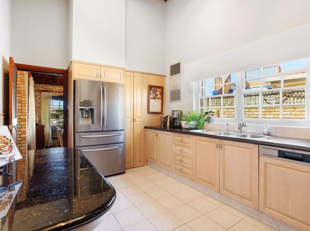 10 Fiesta Avenue, Isle Of Capri, Qld 4217 AU