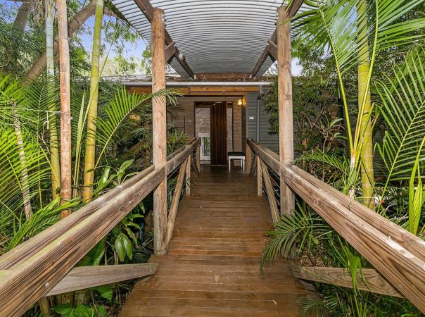 11 Wirildar Drive, Elanora, QLD 4221 AU