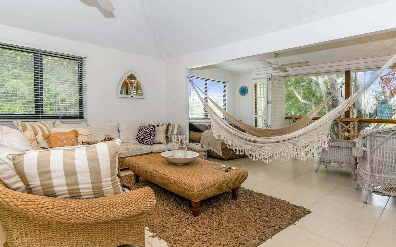 11 Wirildar Drive, Elanora, QLD 4221 AU