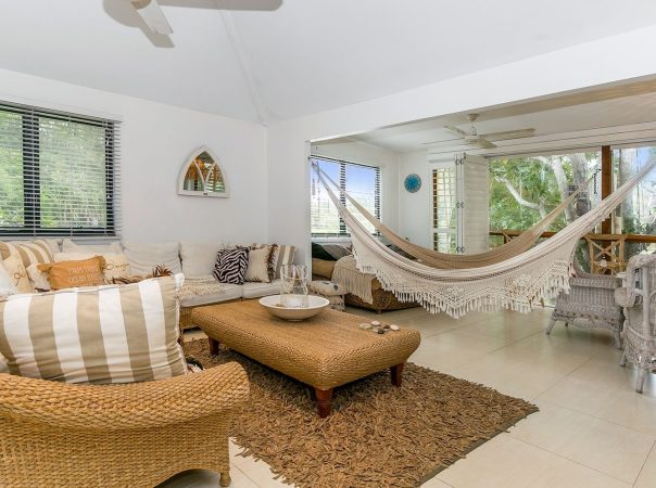 11 Wirildar Drive, Elanora, QLD 4221 AU