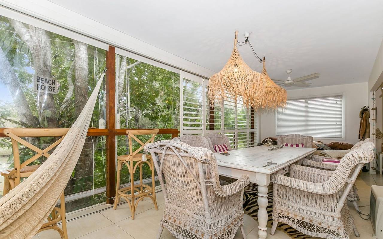11 Wirildar Drive, Elanora, QLD 4221 AU