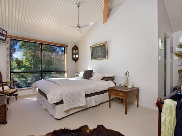 11 Wirildar Drive, Elanora, QLD 4221 AU