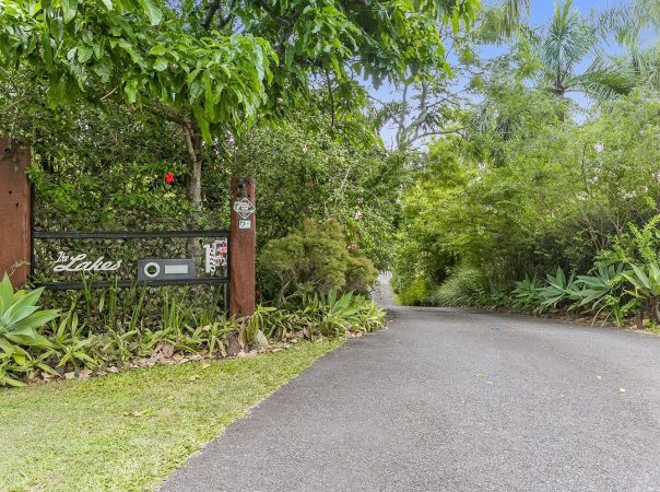 11 Wirildar Drive, Elanora, QLD 4221 AU